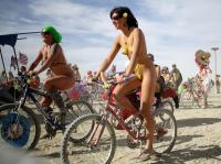 Klicken zum ansehen nude_cycling_females_at_burnin_t1.jpg